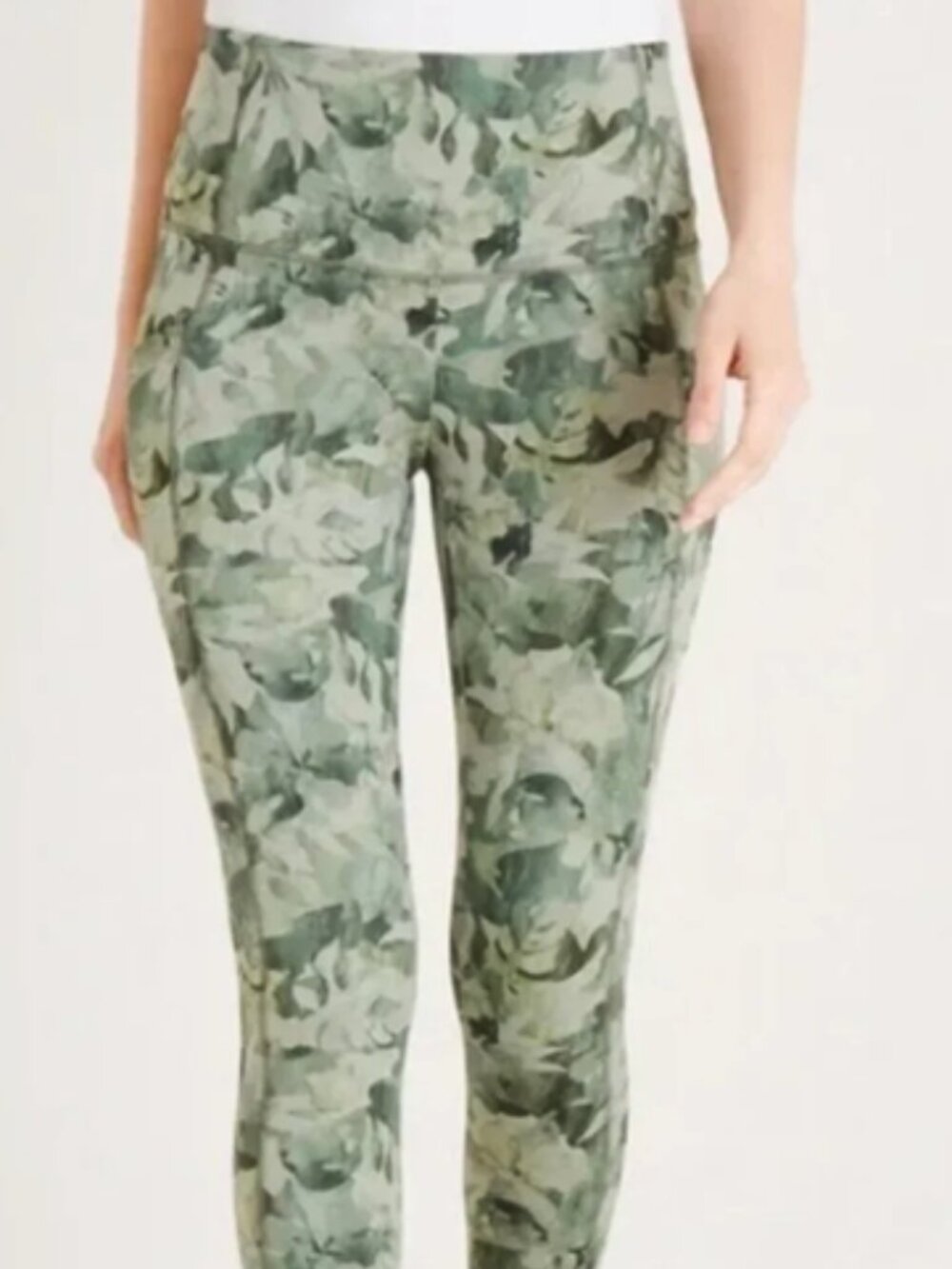 Chico’s Zenergy So Slimming Tropical Camo Crop Leggings size 2